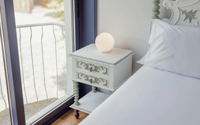 Amazing Villa With Terrace by Homing