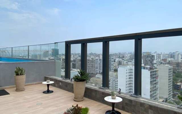 W Loft With Balcony in Luxury Building Barranco