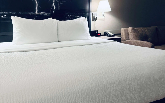 Super 8 by Wyndham Dawson Creek