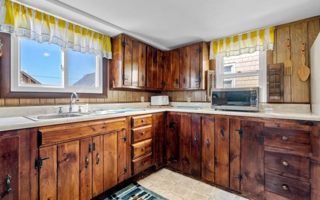 Beachfront Pet Friendly Sleeps 15 Bbq!