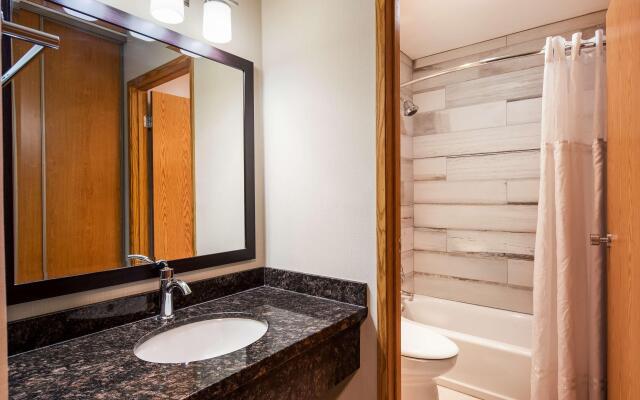 Best Western Plus Country Meadows Inn