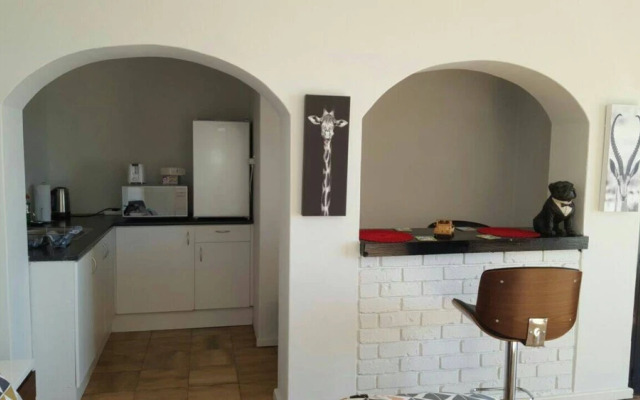 Camps Bay - Independent Studio Flat