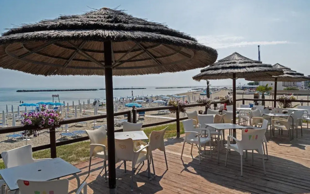 Apartment With Pool in Lido Delle Nazioni