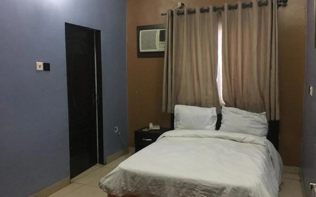 L'avalon Hotel and Suites