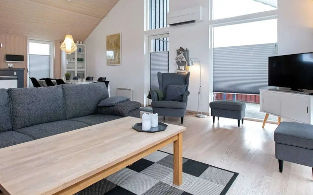 6 Person Holiday Home in Vaeggerlose