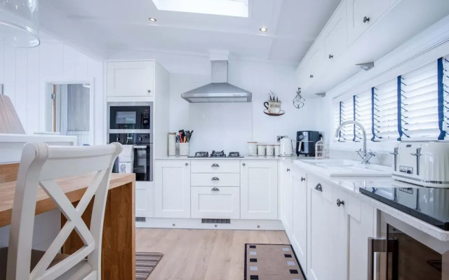 Shearwater 30 - 2 Bedroom Lodge - Summerhill