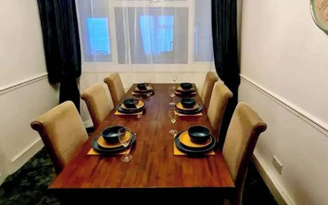 Reading - 3-bed House - Sleeps 6 - Garden - Wifi