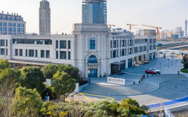 Linjiang International Cruise Hotel (Baoyang Road)