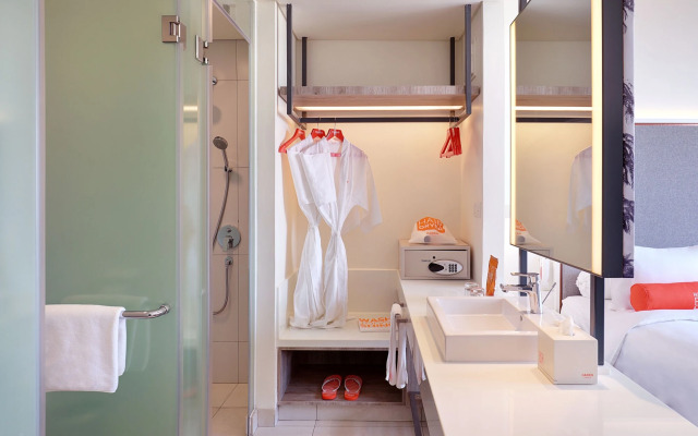 HARRIS Hotel & Conventions Bundaran Satelit Surabaya