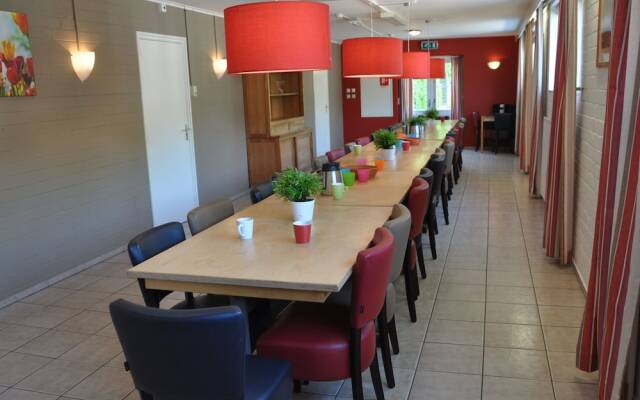 Semi-detached holiday home with facilities near the sea
