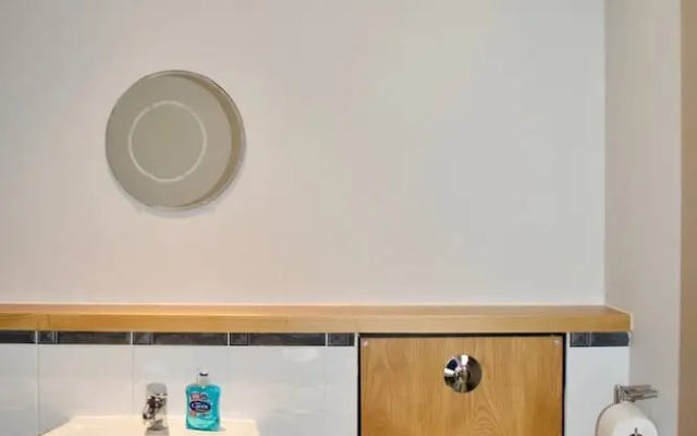 Modern 2 Bedroom City Centre Flat