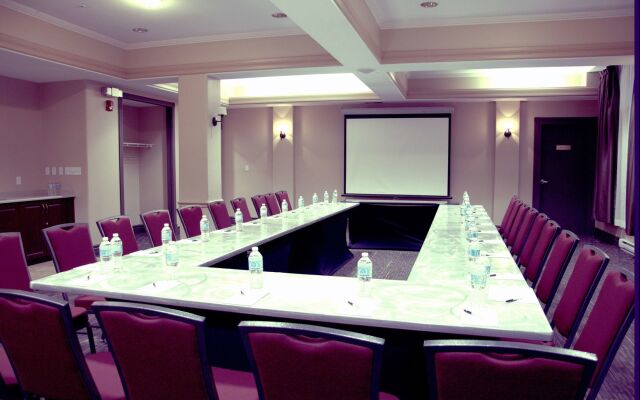 Radisson Hotel & Suites Fort McMurray