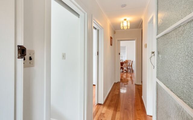 3 Bedroom In Onehunga w Parking - Wifi - Netflix