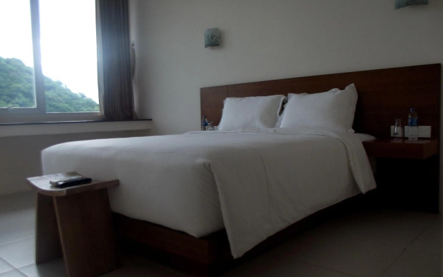 L Bajo Hotel – Guest Rooms – Labuan Bajo