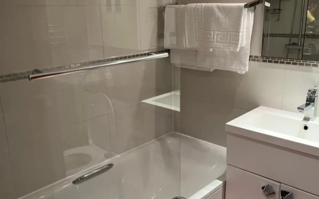 Stunning 1 Bedroom in Stunning Location - Mayfair Area
