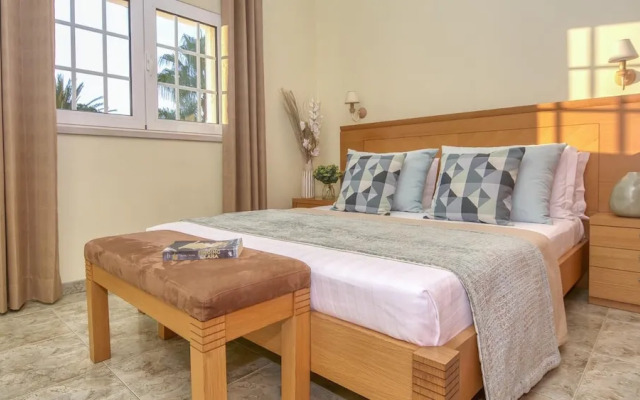 8-bed Villa in Vilamoura-sleeps-playground-pool