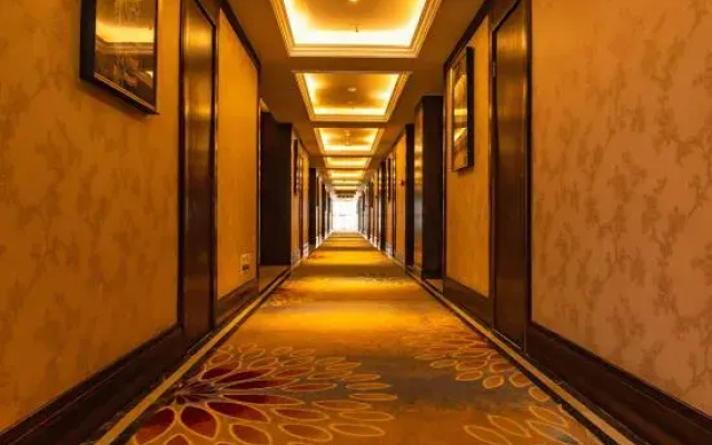 Fenghuangge Hotel