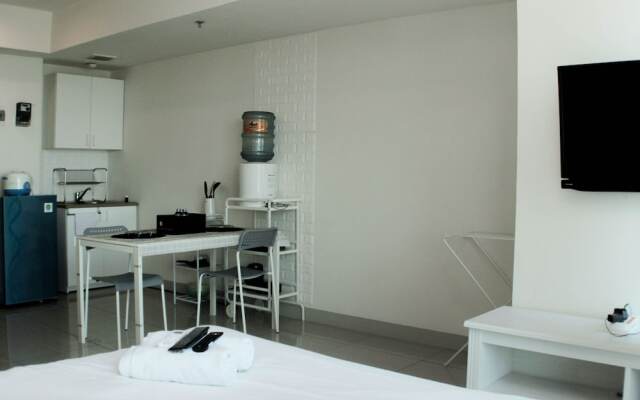 Warm And Cozy Studio At Grand Kamala Lagoon Apartment