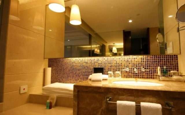 Zhangjiagang Guomao Hotel