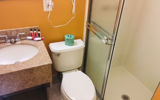 Travelodge by Wyndham Bay Shore Long Island