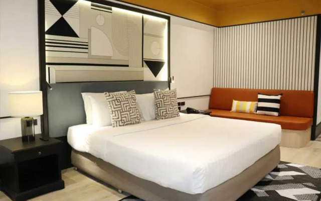 The Quarter Saphankhwai by UHG