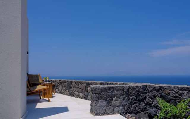 Ryolithos Suites