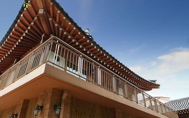 Hongcheon Giwajip Punggyeong Pension