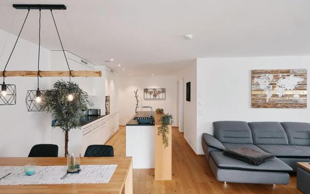 Luxus Neubau 5 min zu Talstation & Caumasee