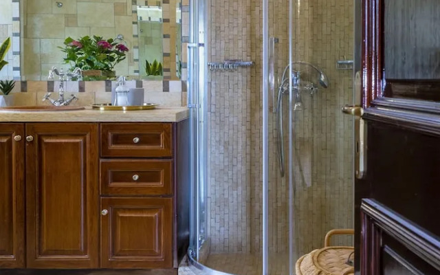Solaris Methea Deluxe Suites