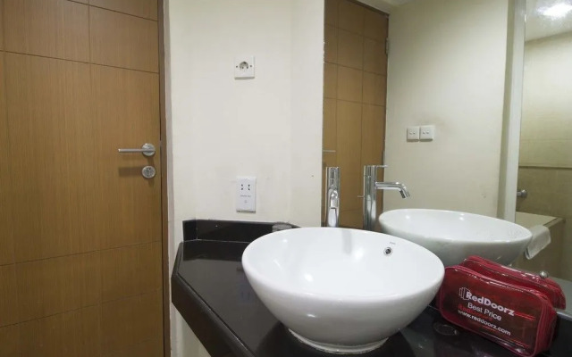 RedDoorz Apartment @ Cilandak