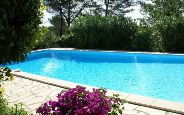 Alluring Holiday Home in Flayosc With Pool