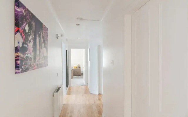 Stunning 2 bed near Haymarket with pool