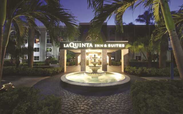 La Quinta Inn & Suites by Wyndham Coral Springs South