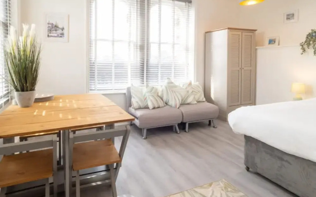 Host Stay Harbour Lights