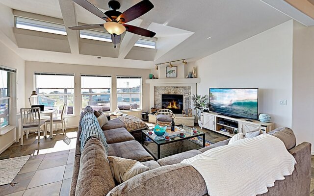 New Listing Stunning Beach Getaway W Ocean Views 2 Bedroom Home