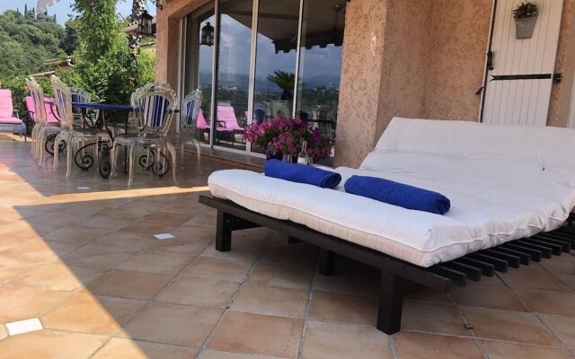 Les Grimaldines - Maison d'Hotes C 2 Bis