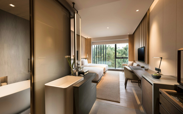 Joyze Hotel Xiamen, Curio Collection by Hilton