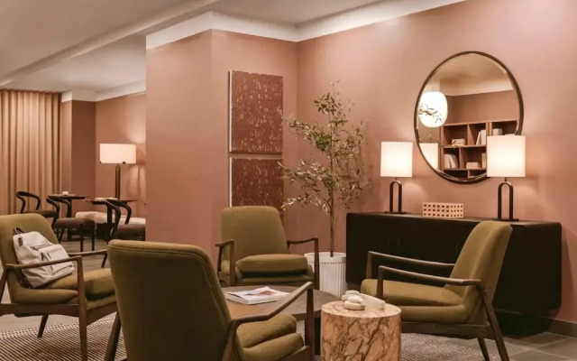 Arlo, BW Signature Collection