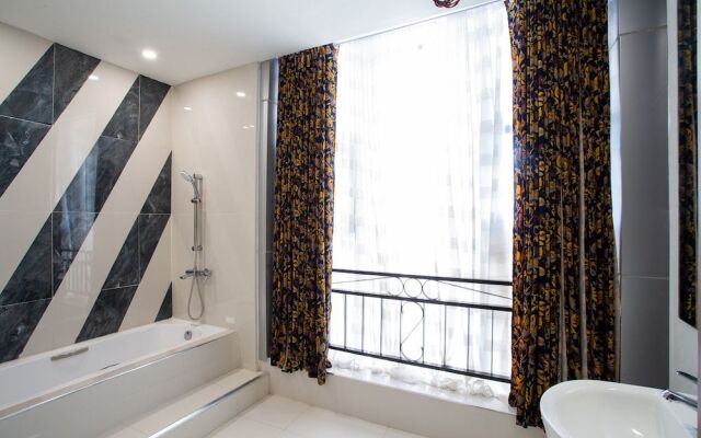 Capital O 460 World Palace Hotel
