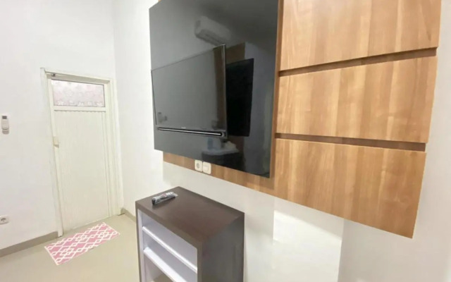 MJ Guest House Pusat Kota Malili Mitra RedDoorz