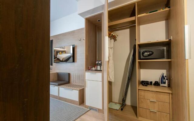 Cindyan Apartments By The Quarter