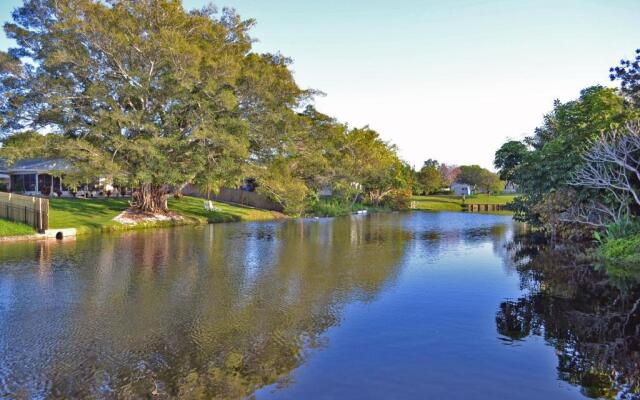 Bradenton Lakefront Home 1903