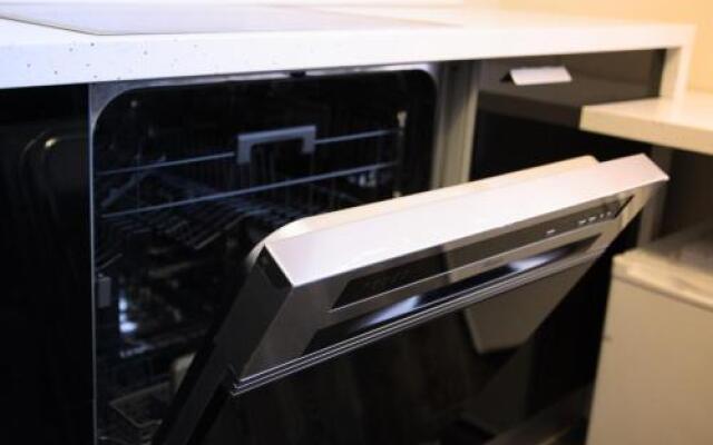 Alexandra Apartments Industrial Bridge