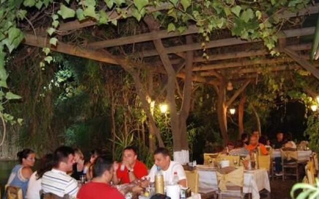 Otel Azmakhan
