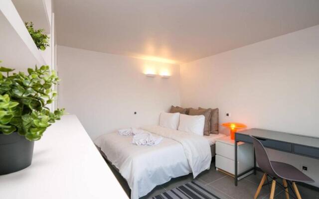 Urban Luxury Homm Apt. In Deinokratous Str.