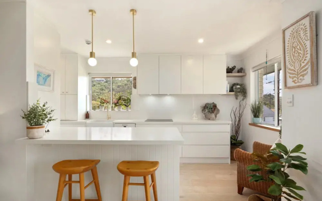 Sunrise Cove 2-bed Apartment at Newport Beach
