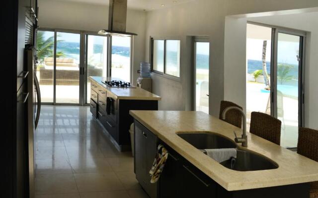 Villa Oceanfront Beach Access And Swim Pool Samana