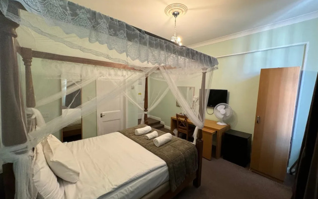 The George Hotel