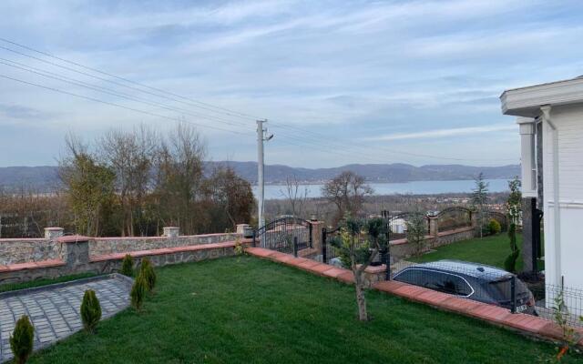 Villa Vadi-Isıtmalı havuzlu-Şömineli-Kış bahçeli-Tamamen Müstakil