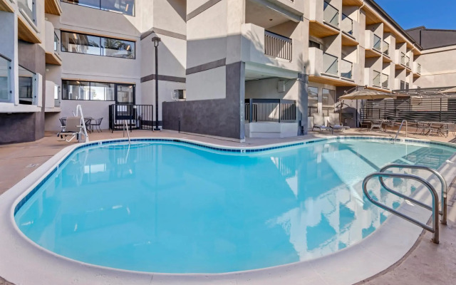 Comfort Inn & Suites Irvine Spectrum